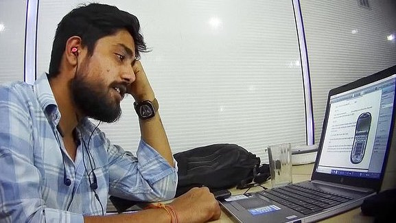 Tyrimas: sukčiai iš Indijos apsimeta mokesčių inspektoriais ir terorizuoja JK gyventojus [VIDEO]