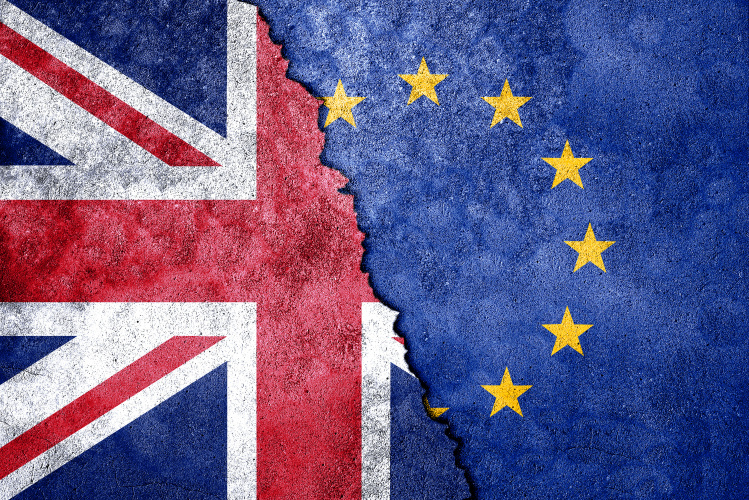 JK premjerė neketina prašyti Briuselio ilgam atidėti „Brexit“