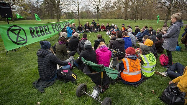 Londonas ruošiasi tūkstančių „ekoaktyvistų“ antplūdžiui, gyventojai perspėjami apie eismo trikdžius