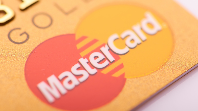 „Mastercard“ byla: beveik kiekvienam JK gyventojui atsivėrė galimybė gauti £300