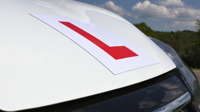 JK patrigubėjo skundų dėl vairavimo instruktorių elgesio, raginama automobiliuose įrengti kameras