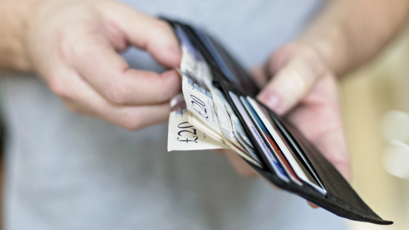 Anglijoje įsigalioja naujas įstatymas, draudžiantis nuomos agentūrų „nesąžiningus“ mokesčius