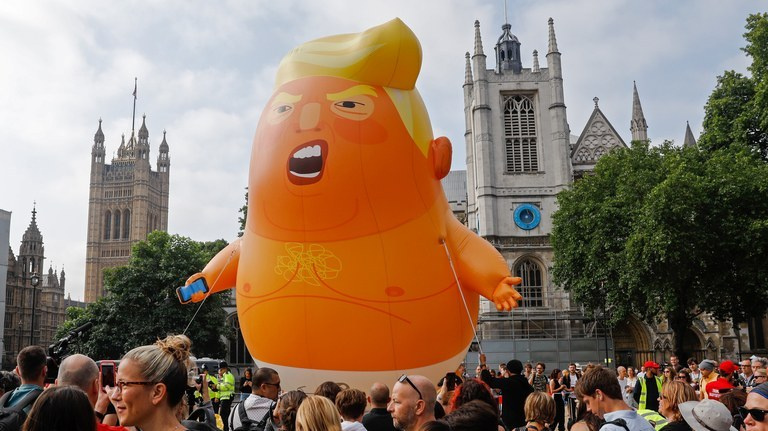 D. Tumpas susitiks su Th. May, JK miestai ruošiasi masiniams protestams