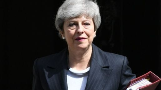 Th. May penktadienį oficialiai pasitrauks iš Konservatorių partijos vadovės posto