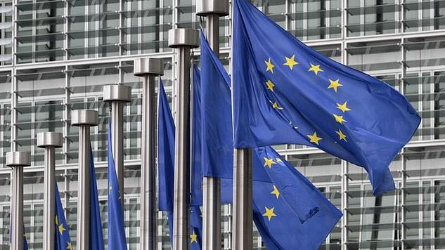 Naujausi duomenys: beveik 700 tūkst. ES piliečių leista likti JK po „Brexit“