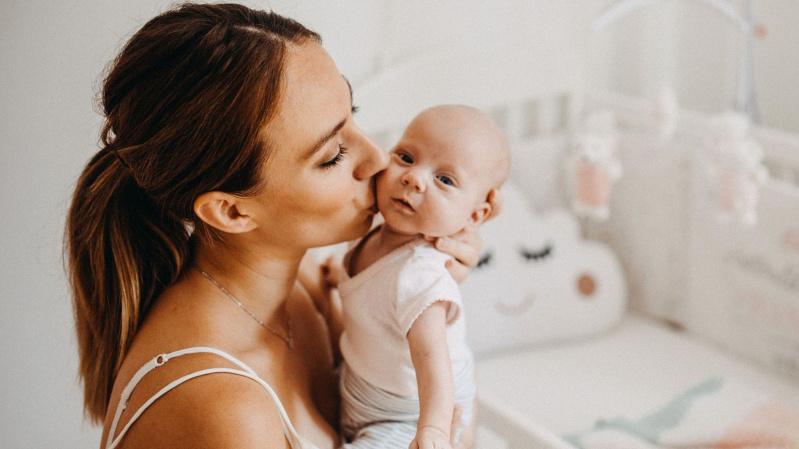 Uždraustų toksinių chemikalų JK aptikta ... motinų piene