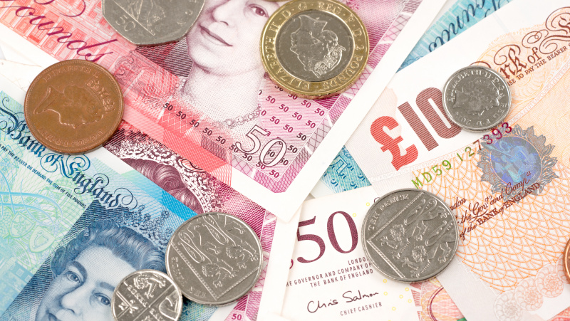 Nerimas dėl „Brexit“ toliau smukdo svaro kursą