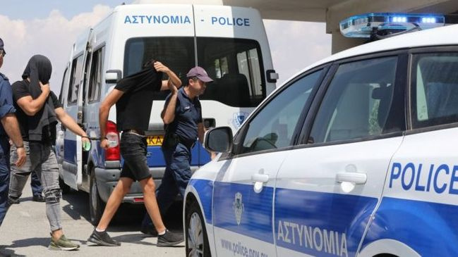 Skandalas Kipre: 12 izraeliečių kaltinama devyniolikmetės britės grupiniu išprievartavimu