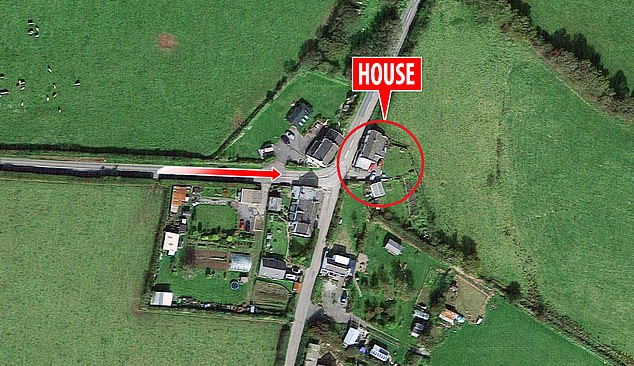 Į britų šeimos namą automobilis įvažiavo jau ... 17-ą kartą