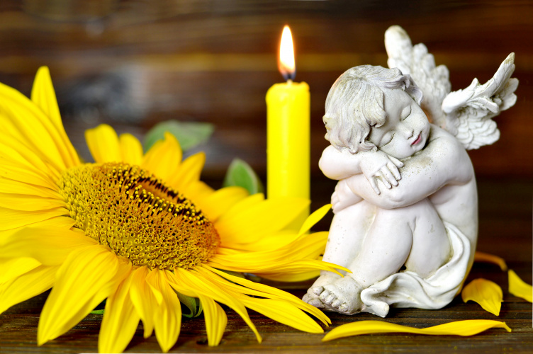 Girtutėlė ir marihuanos parūkiusi JK lietuvė užspaudė savo kūdikį, mergytė mirė