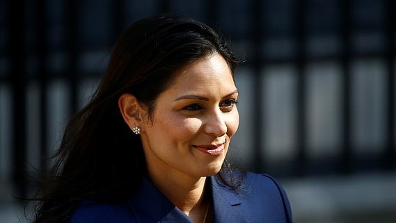 ES migrantams bus leista atvykti į JK iki trejų metų net ir po „Brexit“ be sutarties