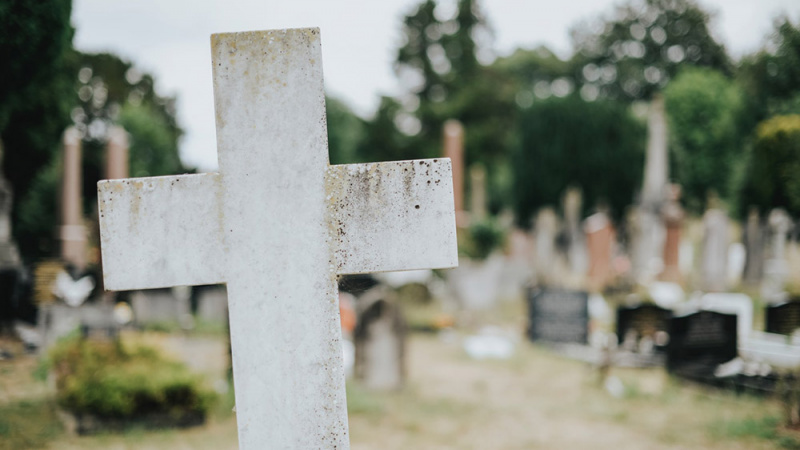 Ginčas dėl Anglijoje mirusios lietuvės kūno: palaidoti Lietuvoje neleidžia, mirusiosios dukters likimas – neaiškus 