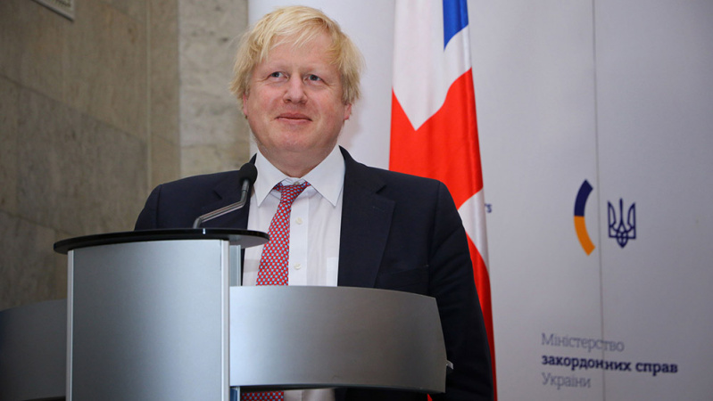 B. Johnsonas atsistatydinti neketina, bet gali prašyti „Brexit“ atidėjimo