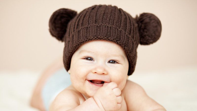 Užsieniečių motinų pagimdytų vaikų skaičius JK sumažėjo pirmą kartą per beveik 30 metų