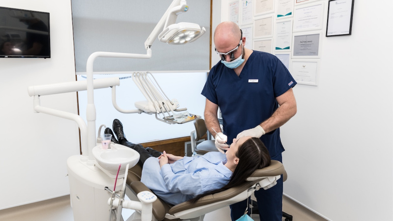 Dantų netenka ir jauni žmonės: Londono lietuvės patirtis