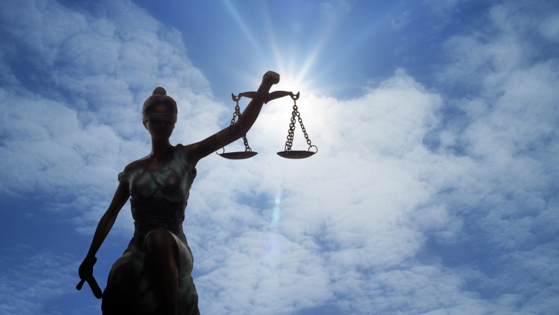 Teismas: žiauriai sutalžytą latvį JK lietuviai išmetė į gatvę „kaip šiukšlių maišą“