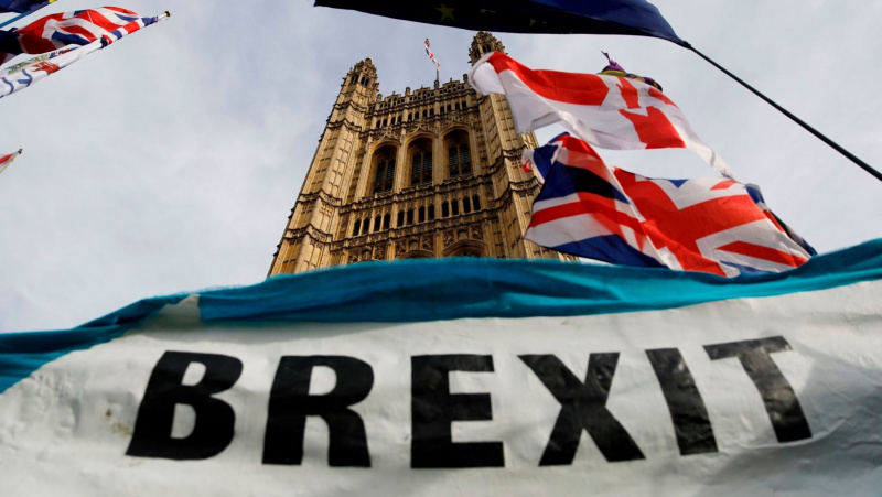 Pagrindiniai faktai: kiek JK kainuoja kiekviena atidėto „Brexit“ diena?