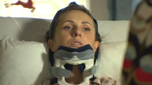 JK lietuvę sužalojo krentanti sofa, medikai vadina laimės kūdikiu