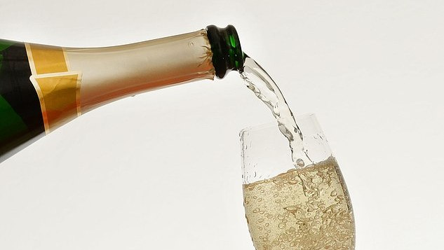 Vis daugiau JK gyventojų sausį ketina praleisti „sausai“