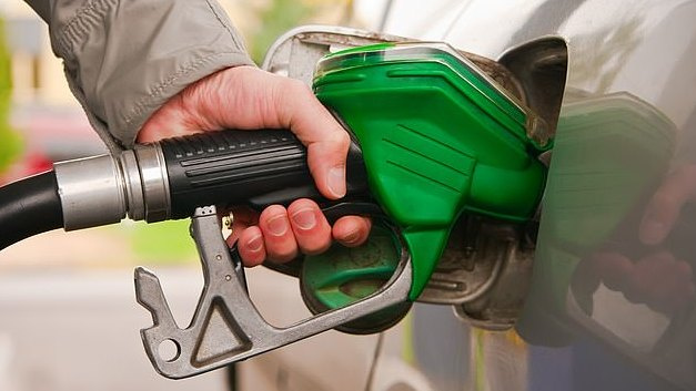 Degalų mažmenininkai yra kaltinami išnaudojantys Irano krizę kainoms kelti