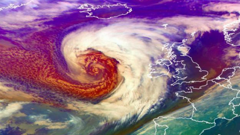 JK smogė audra Brendanas, gyventojai perspėjami apie gūsingą vėją