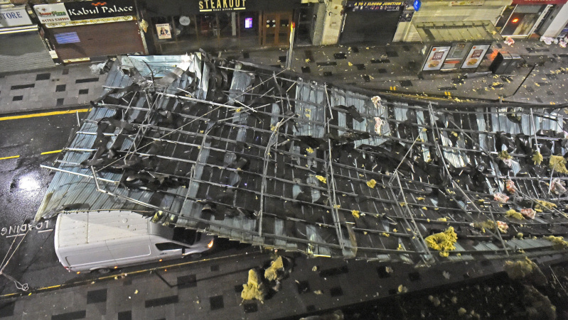 JK siautusi audra Brendanas sukėlė chaosą, laukiama dar daugiau lietaus ir stipraus vėjo