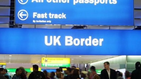 „Brexit“: ES piliečiai nebus automatiškai deportuoti, jeigu nesikreips dėl statuso – JK vyriausybė