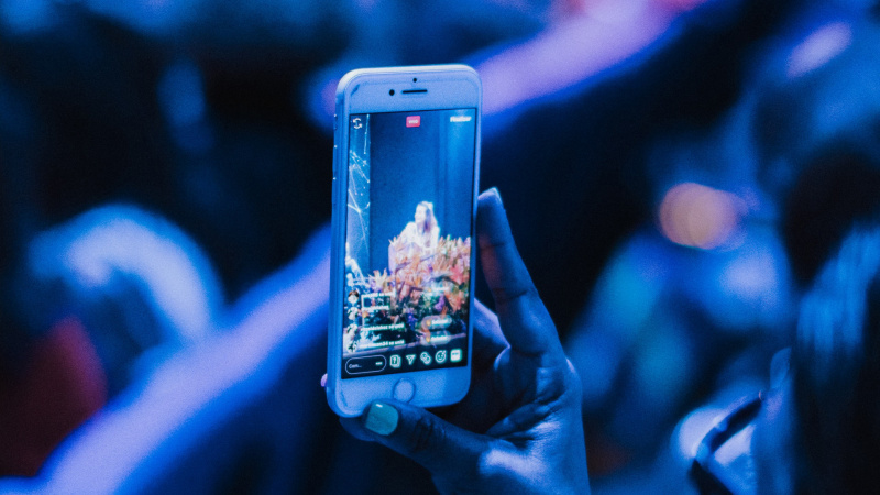 Už Atlanto – beprotiškas siūlymas: jaunesniems nei 21 metai - jokio telefono