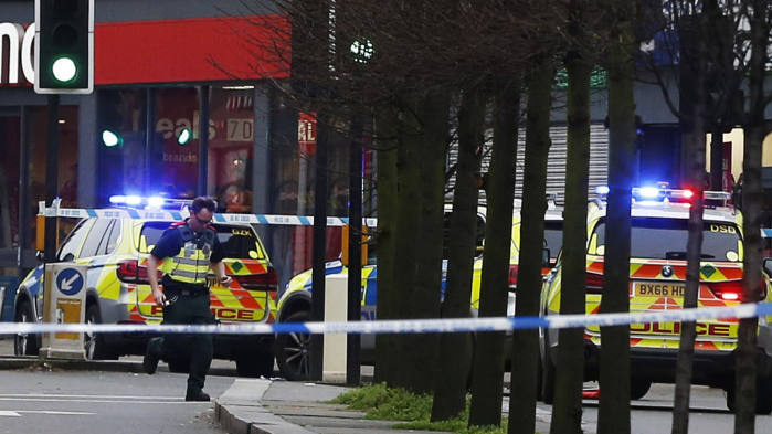 Naujas išpuolis Londone: du žmonės sužeisti, užpuolikas nušautas