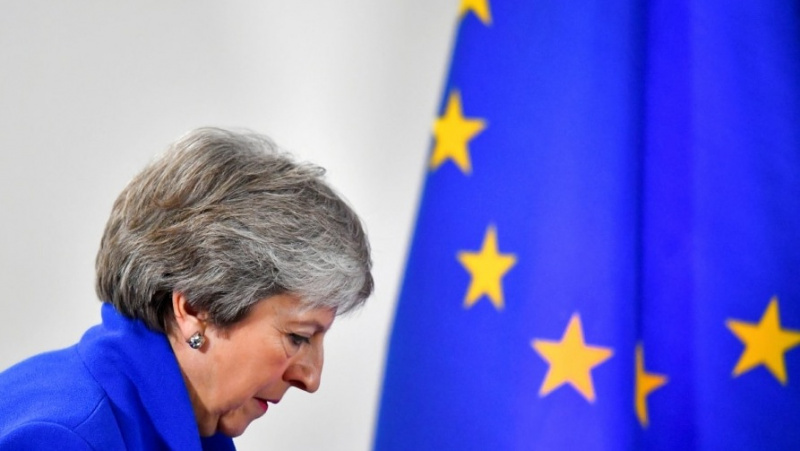 Buvusi premjerė Th. May davė patarimą moterims politikoje: būkite savimi