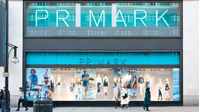 Kinijai dėl koronaviruso uždarant gamyklas, JK prekybininkai baiminasi prekių stygiaus