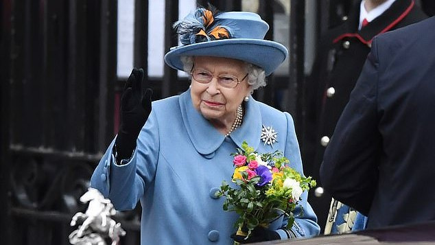 Britanijos karalienė tapo ketvirtu ilgiausiai pasaulyje valdančiu monarchu