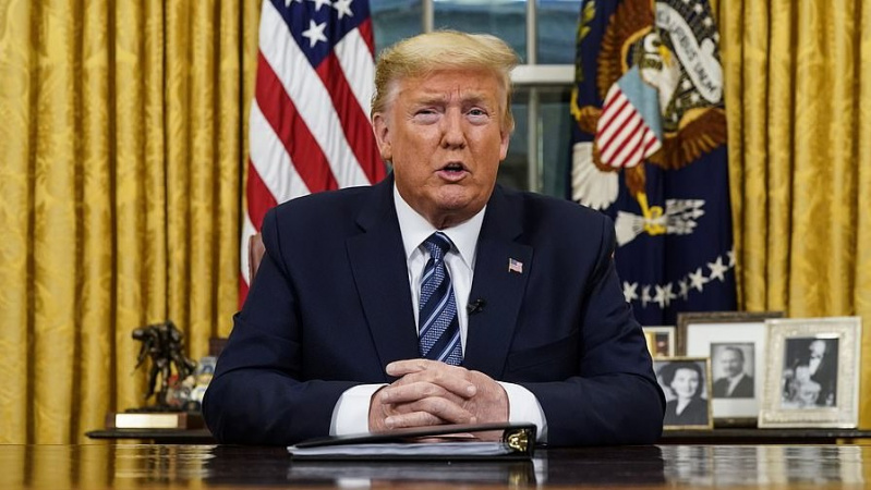 JAV prezidentas europiečiams uždraudė 30 dienų atvykti į šalį