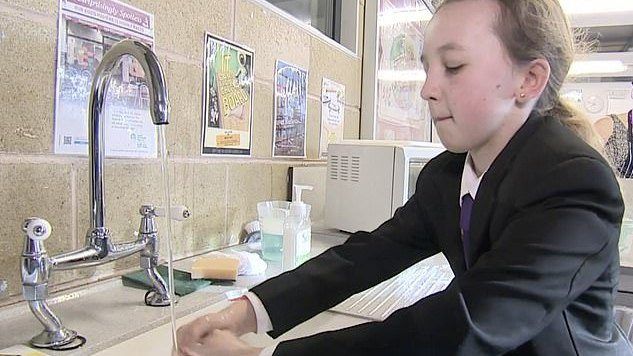 JK sveikatos sistemos vadovų nurodymas: kosinčius vaikus siųsti namo, bet mokyklų neuždarys