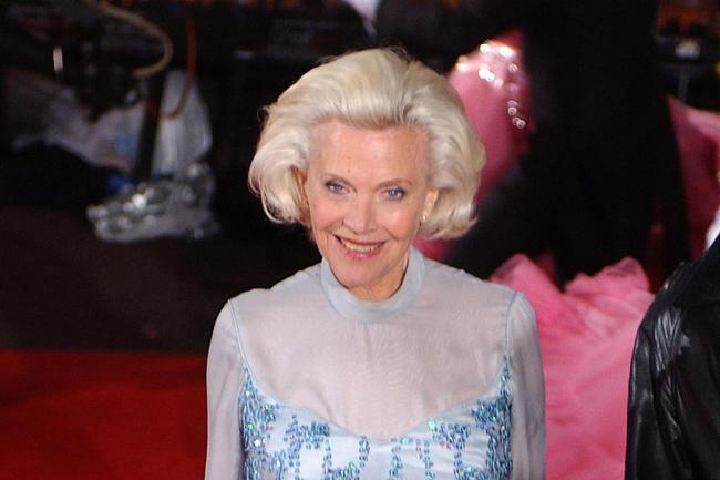 Mirė Džeimso Bondo merginą vaidinusi Honor Blackman