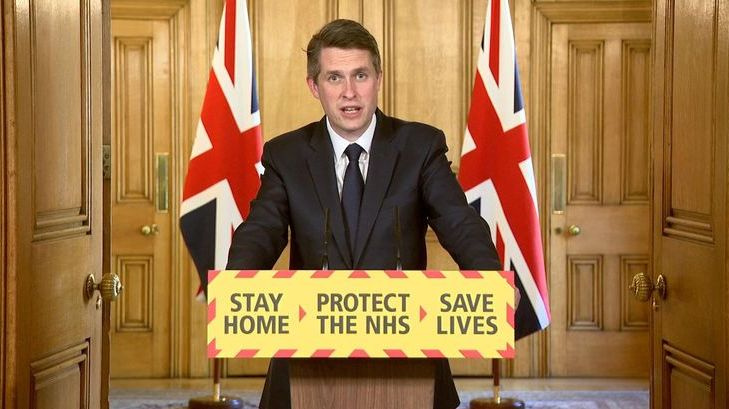 „Negalime nurodyti datos“, kada bus atidarytos mokyklos – JK švietimo sekretorius