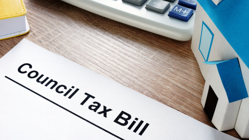 Dėl koronaviruso JK gyventojams gali tekti mokėti didesnį „council tax'ą“, prastės paslaugos