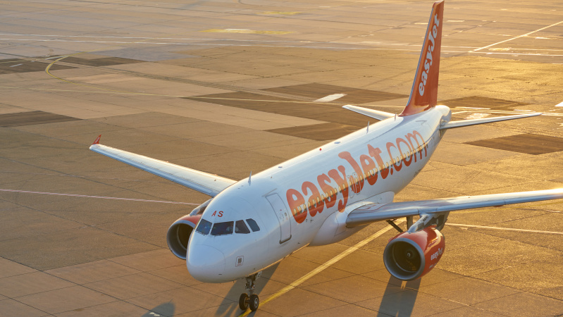 „easyJet“ ketina atnaujinti dalį skrydžių, galios griežtas reikalavimas dėl kaukių