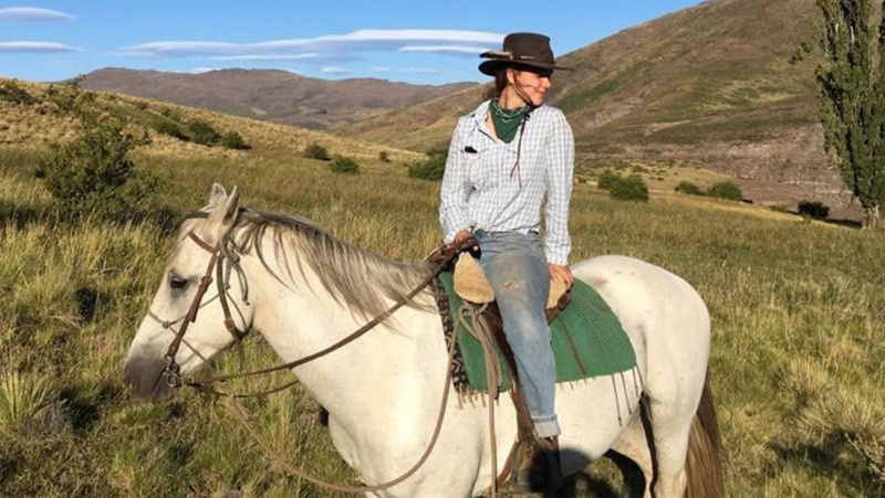 Argentinoje įstrigusios britės kelionė namo: jojo, važiavo taksi, autobusu ir skrido lėktuvu