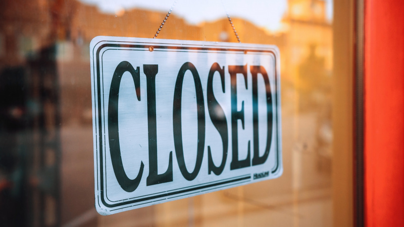 Kirpyklų atsidarymo JK teks palaukti iki liepos