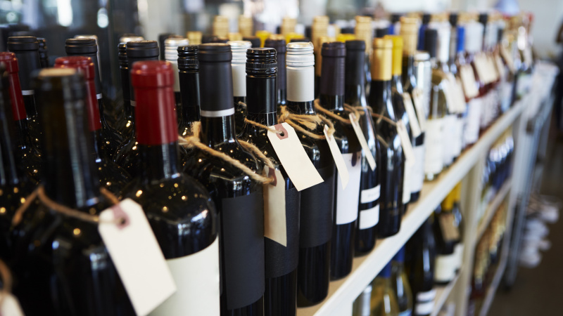 Škotijoje sumažėjo alkoholio pardavimai, sieja su minimalia kaina