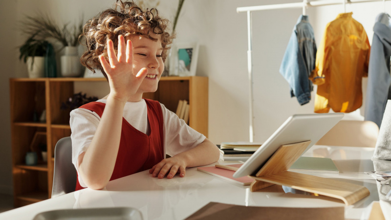 Išradingi mokytojai kviečia į nemokamas virtualias pamokėles JK lietuvių vaikus