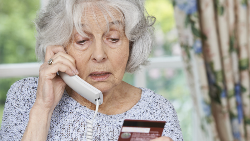 JK gyventojai perspėjami dėl NHS kontaktų atsekėjais apsimetančių sukčių