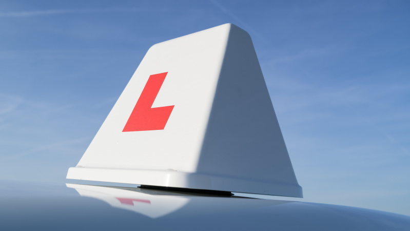 Anglijoje nuo liepos 4 d. bus atnaujintos vairavimo pamokos