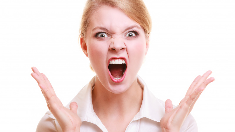 Su neįgalia seserimi JK traukiniu keliavusi lietuvė buvo bendrakeleivės iškeikta dėl trumpam kilstelėtos kaukės [VIDEO]