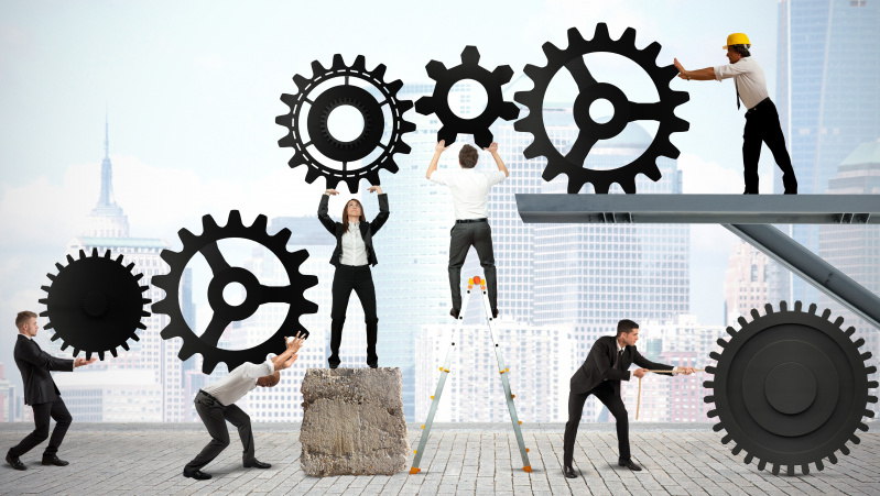 JK daugiau žmonių nei kitose Europos šalyse dirba iš namų, tačiau sugrįžę į ofisus dirba ilgiau