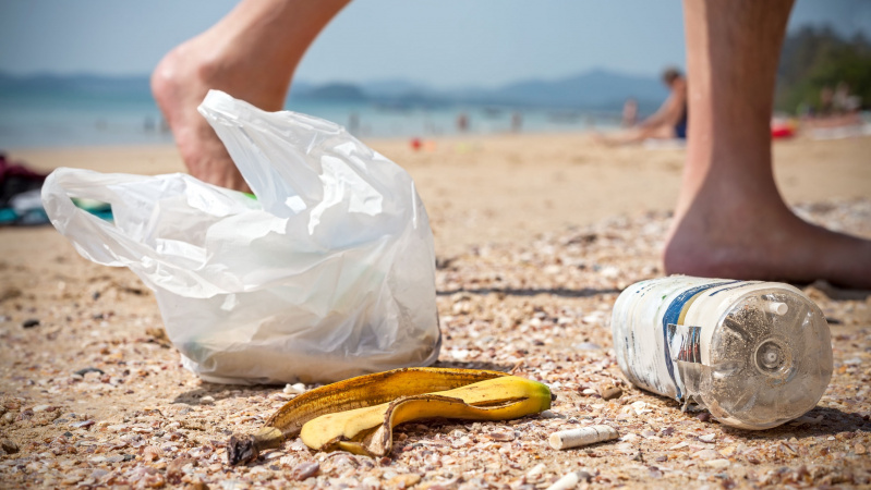 JK paplūdimiuose po karštojo savaitgalio – kalnai šiukšlių ir pyktis ant turistų