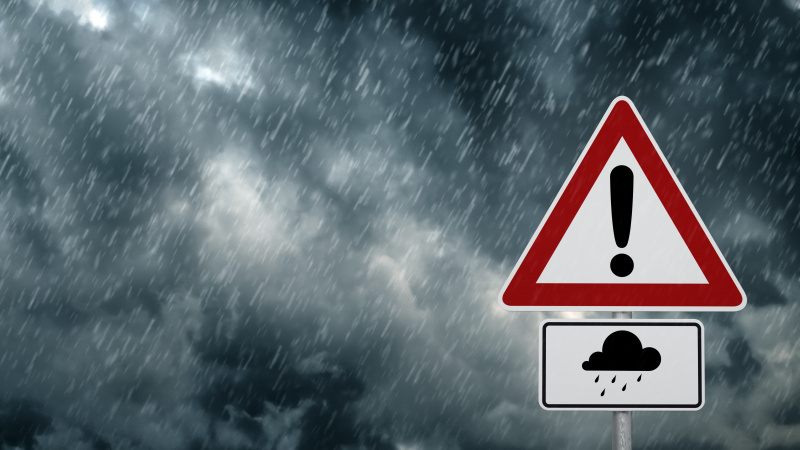 JK tvyrant dideliam karščiui gyventojai perspėjami dėl audrų ir potvynių