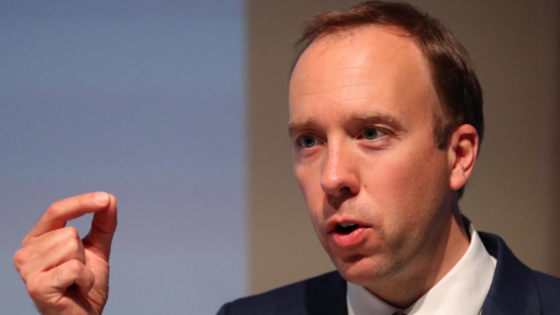 Nėra priežasčių negrįžti į darbus, sako JK sveikatos sekretorius