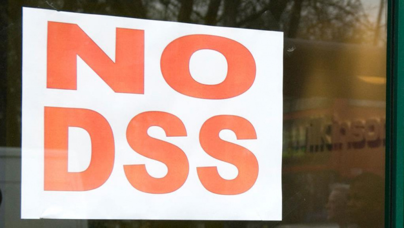 Pašalpų gavėjai JK susiduria su nuomotojų diskriminaciją, nepaisant teismo sprendimo